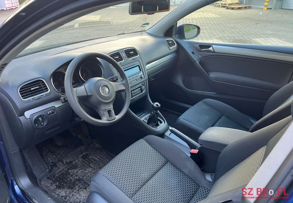 2009' Volkswagen Golf photo #4
