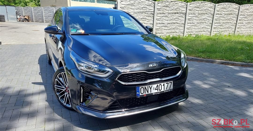 2020' Kia ProCeeD photo #3
