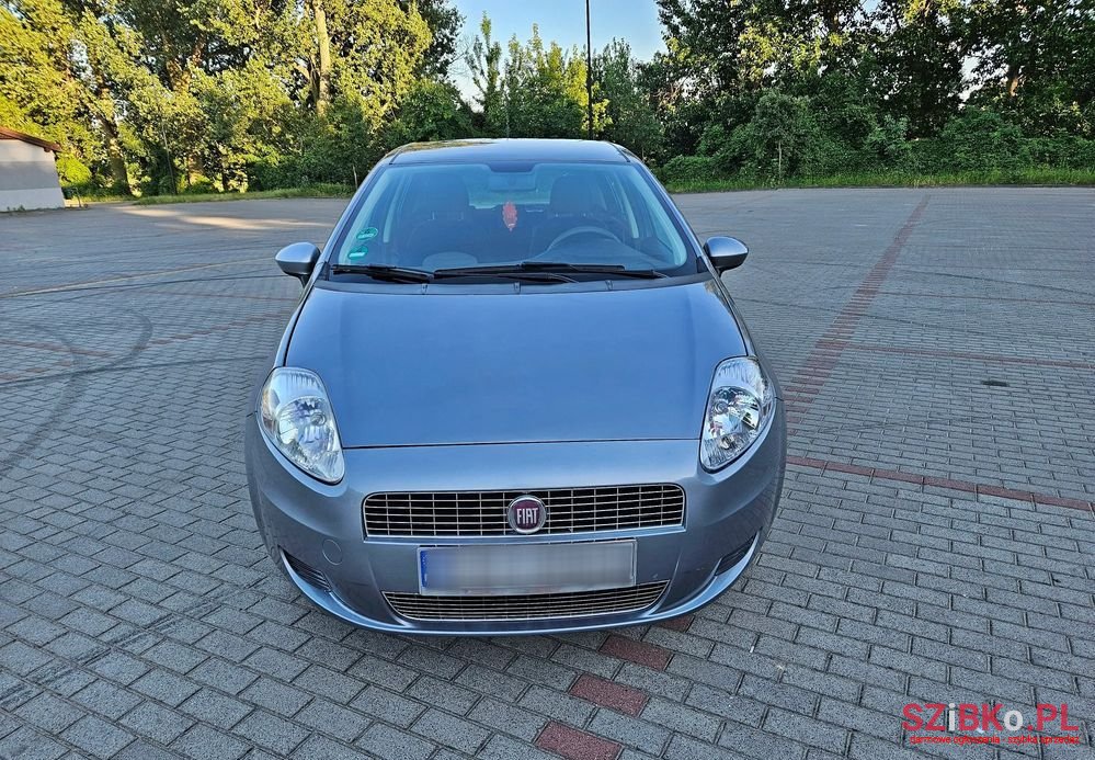 2009' Fiat Grande Punto 1.4 8V Dynamic photo #2