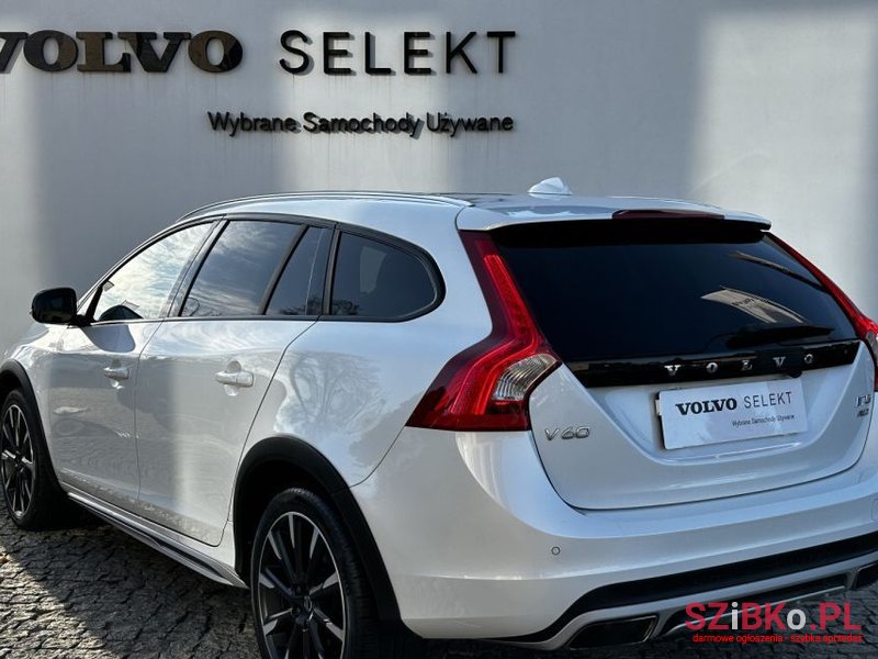 2017' Volvo V60 photo #3