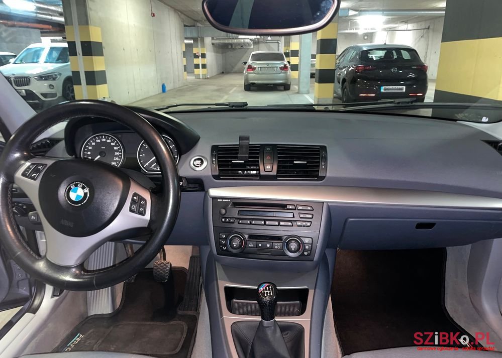 2004' BMW 1 Series 120I photo #2