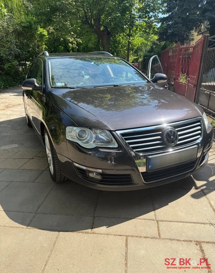 2010' Volkswagen Passat photo #1