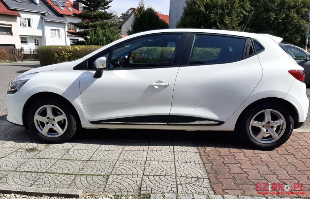2014' Renault Clio photo #2