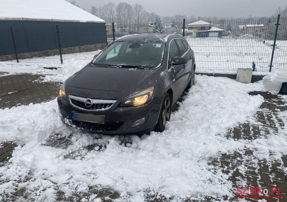 2012' Opel Astra photo #4