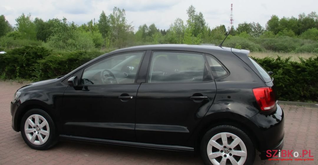 2011' Volkswagen Polo photo #4