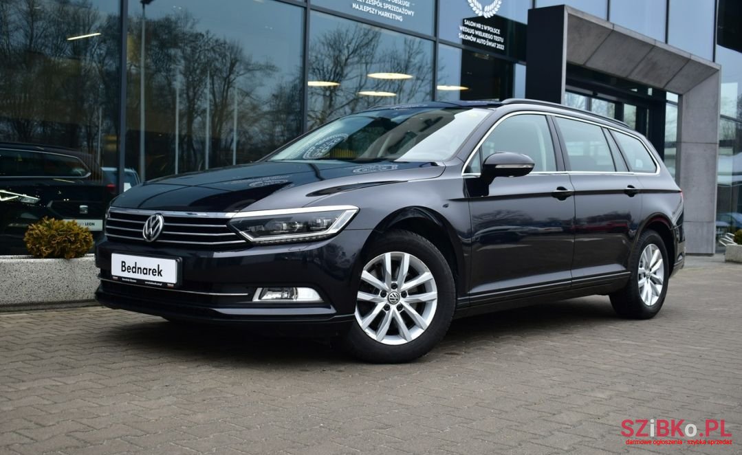 2019' Volkswagen Passat photo #4