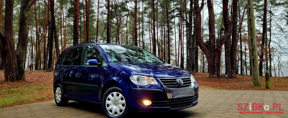 2008' Volkswagen Touran 1.9 Tdi Trendline photo #3