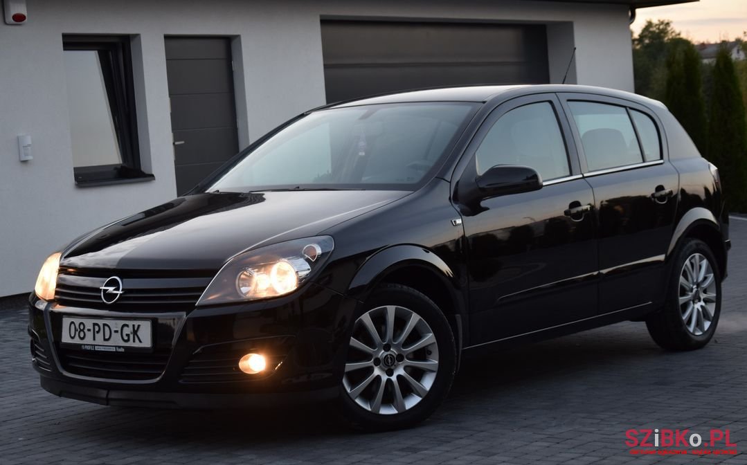 2005' Opel Astra photo #1