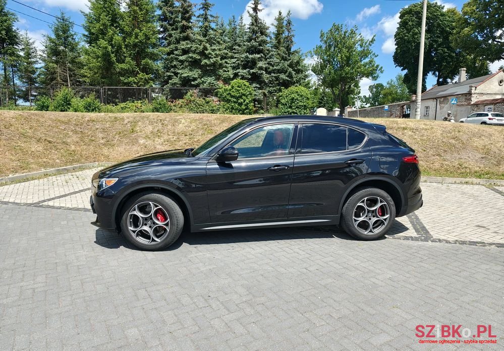 2022' Alfa Romeo Stelvio photo #2
