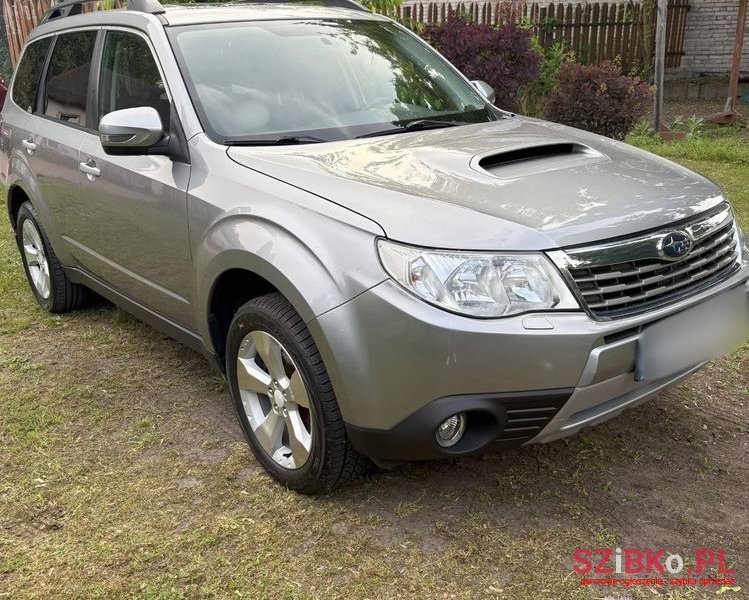 2011' Subaru Forester photo #1
