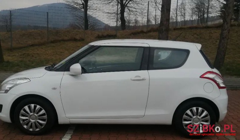 2011' Suzuki Swift photo #2