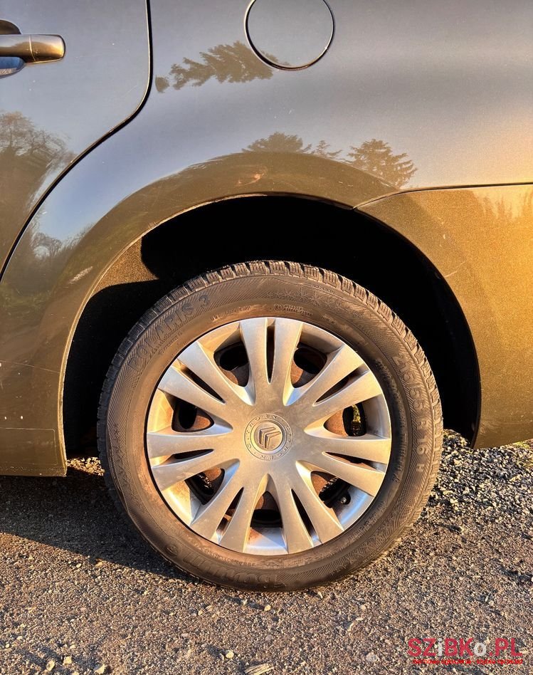 2011' Citroen C4 Picasso photo #6