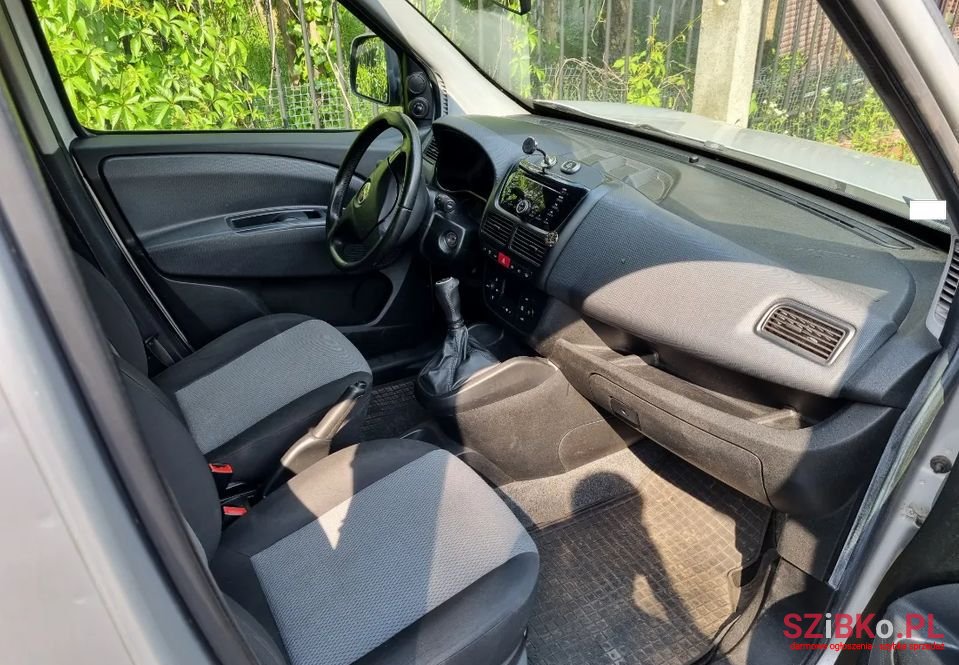 2010' Fiat Doblo photo #4