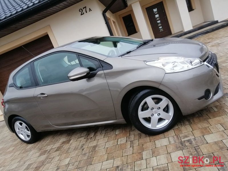 2013' Peugeot 208 photo #3