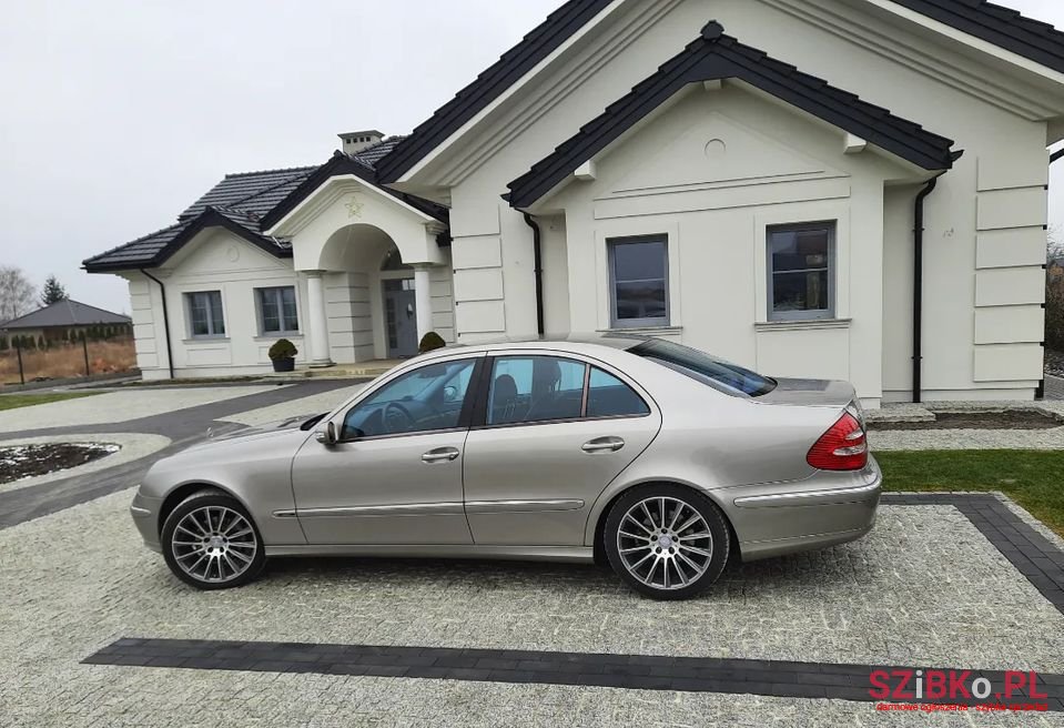 2004' Mercedes-Benz Klasa E photo #2