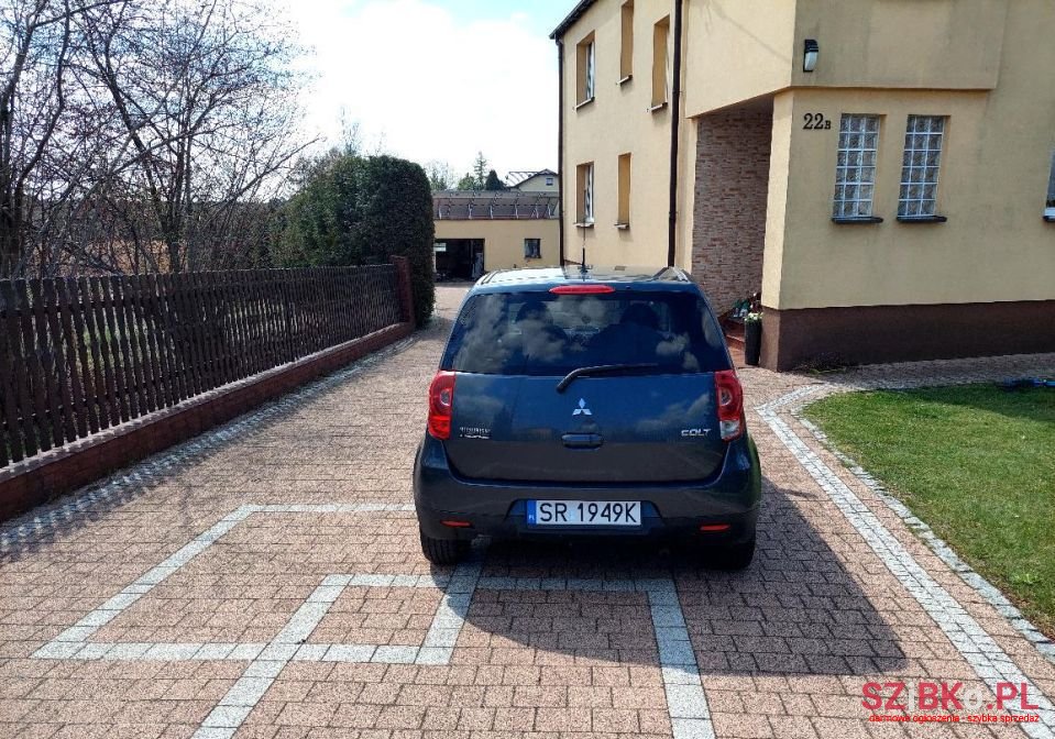 2009' Mitsubishi Colt photo #4