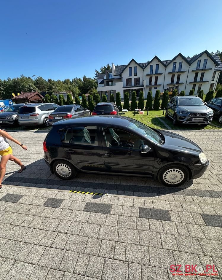 2005' Volkswagen Golf photo #2
