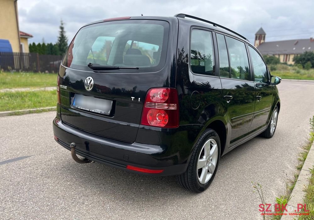 2009' Volkswagen Touran photo #5