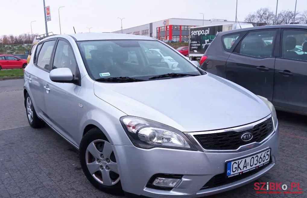 2010' Kia Ceed photo #2