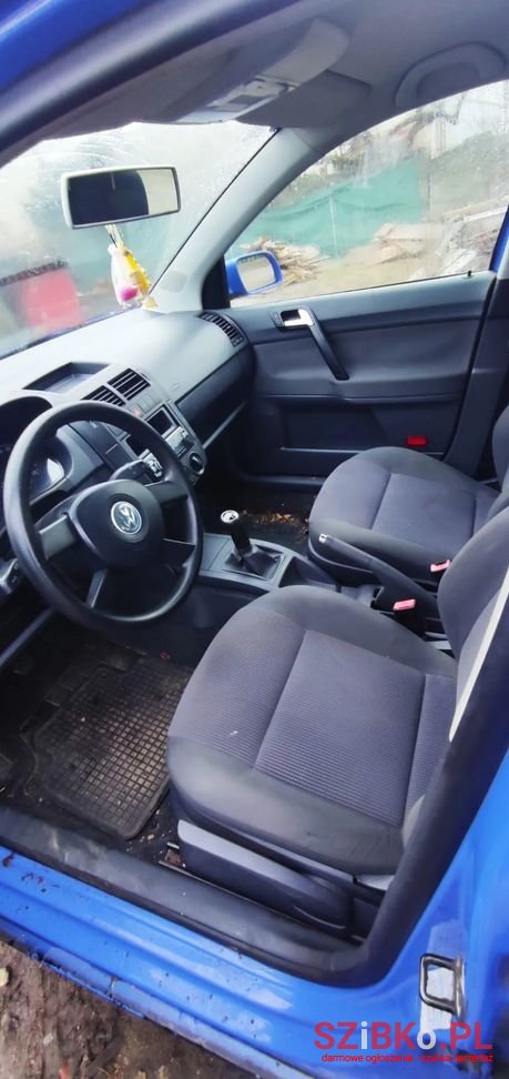 2004' Volkswagen Polo 1.2 Fun photo #3