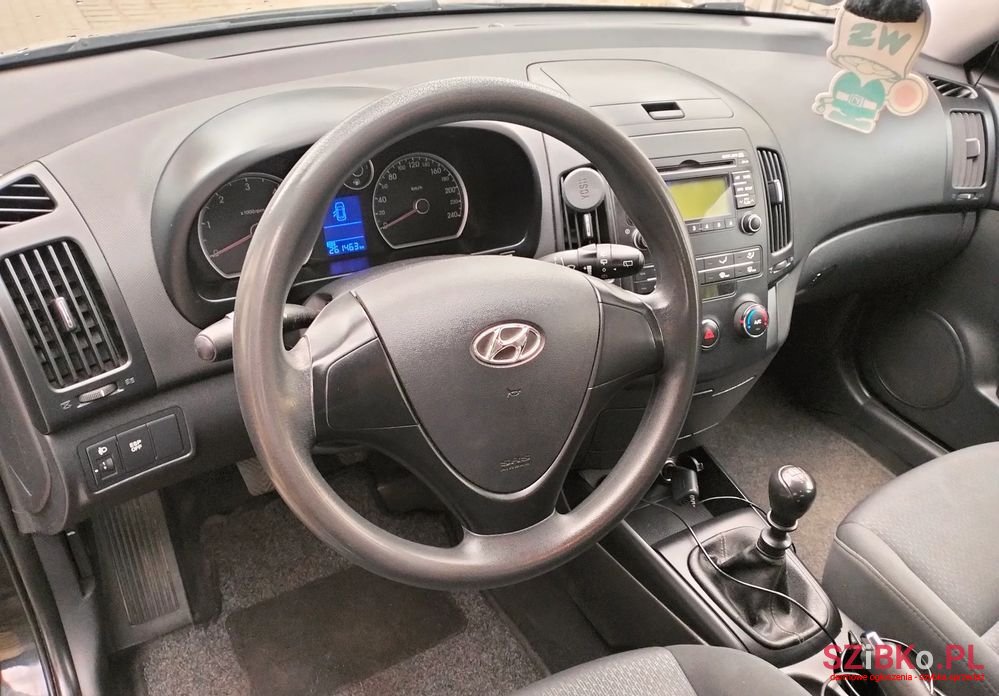 2009' Hyundai i30 1.6 Crdi Base photo #3