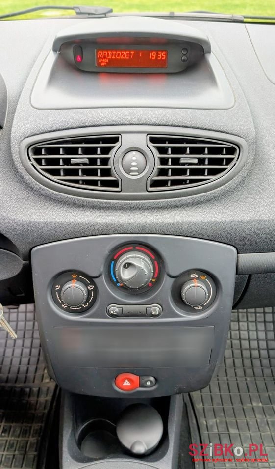 2009' Renault Clio photo #4