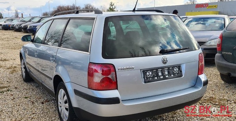 2004' Volkswagen Passat photo #5