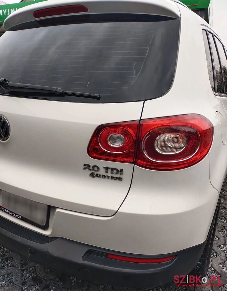 2011' Volkswagen Tiguan photo #6