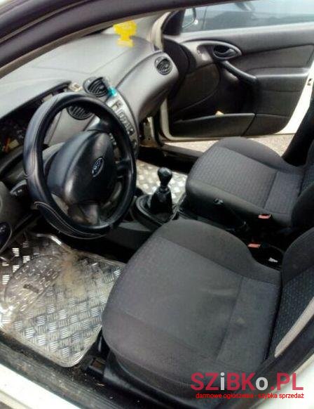 2004' Ford Focus photo #1