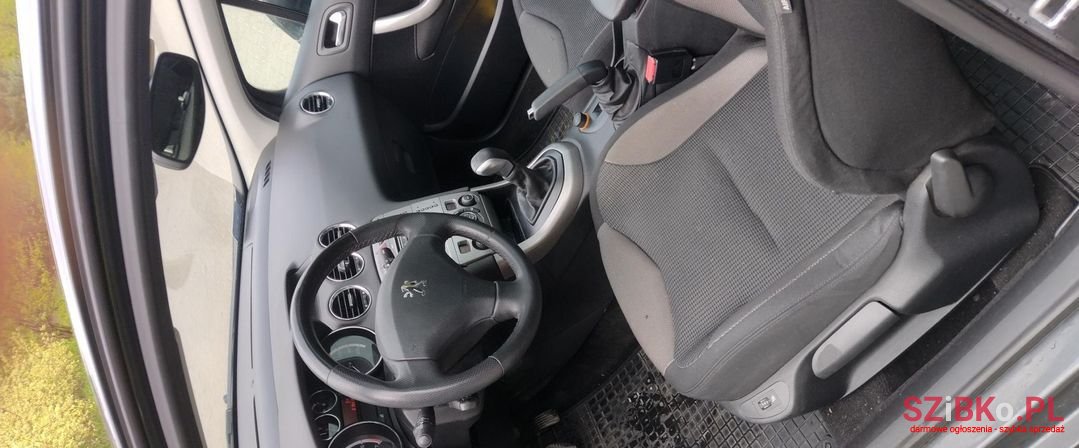 2008' Peugeot 308 photo #6