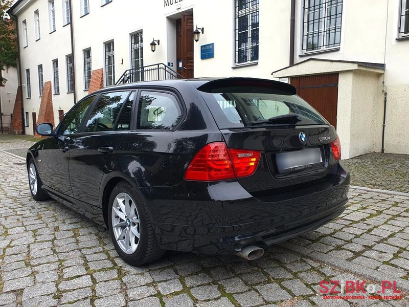 2010' BMW 3 Series 320D photo #6