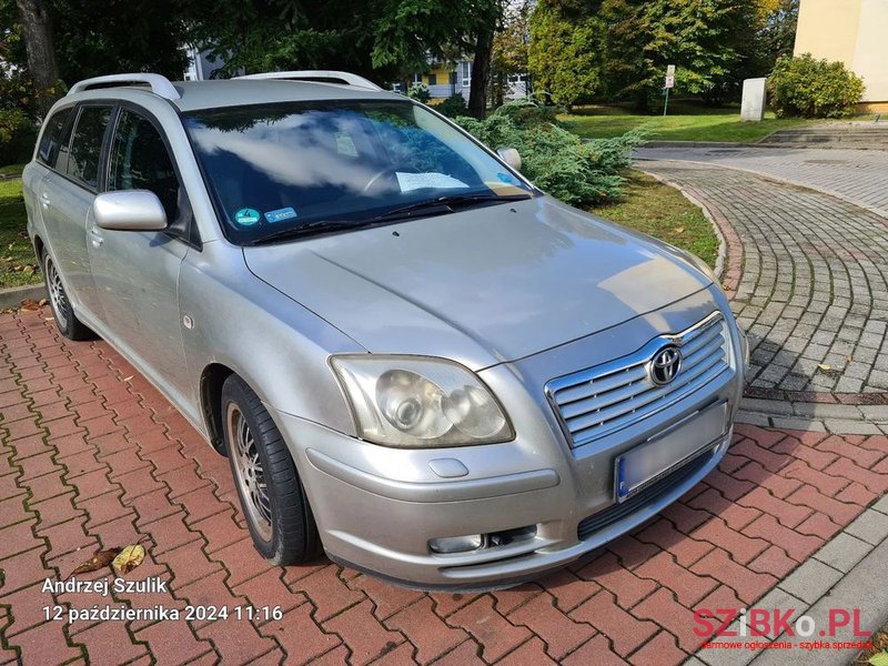 2003' Toyota Avensis photo #2