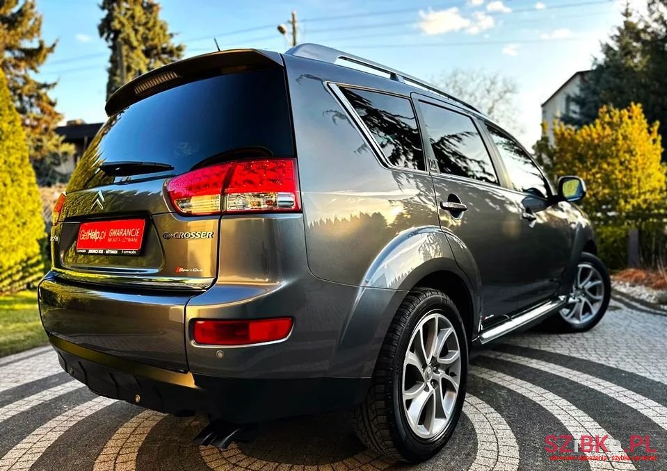 2008' Citroen C-Crosser photo #4