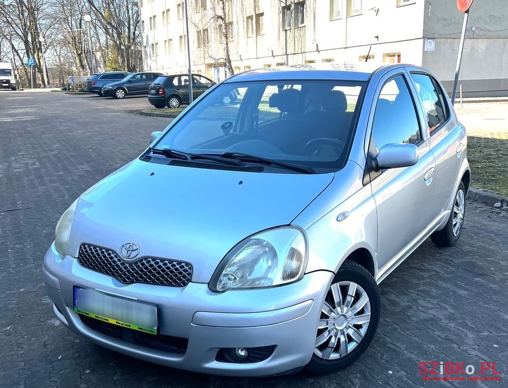 2004' Toyota Yaris 1.0 Luna Mm photo #1