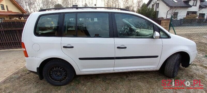 2004' Volkswagen Touran photo #1