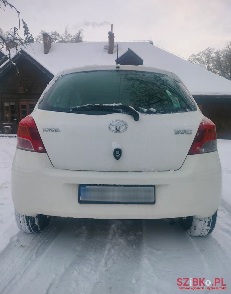 2009' Toyota Yaris photo #2