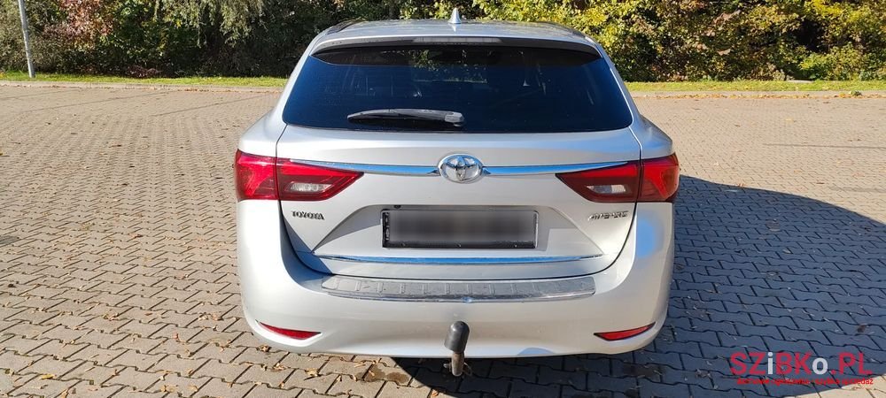 2015' Toyota Avensis photo #3