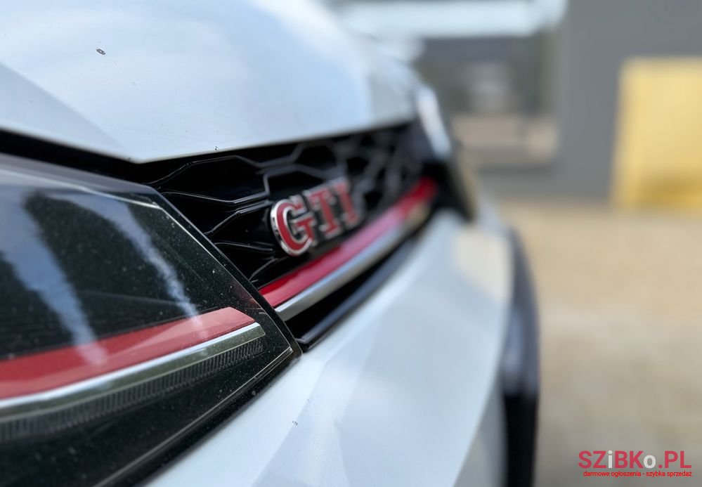 2018' Volkswagen Golf photo #1