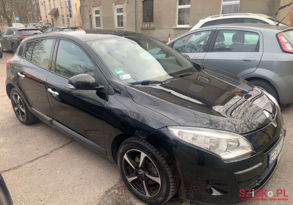 2011' Renault Megane photo #1