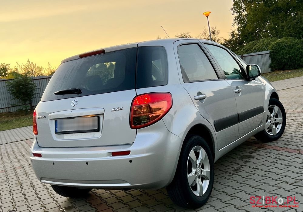 2011' Suzuki SX4 1.6 Premium photo #3