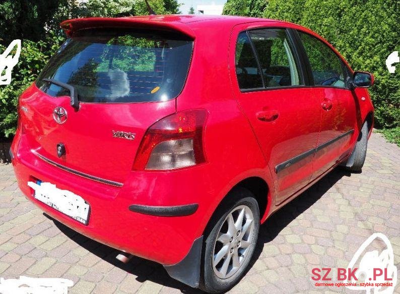 2009' Toyota Yaris photo #3