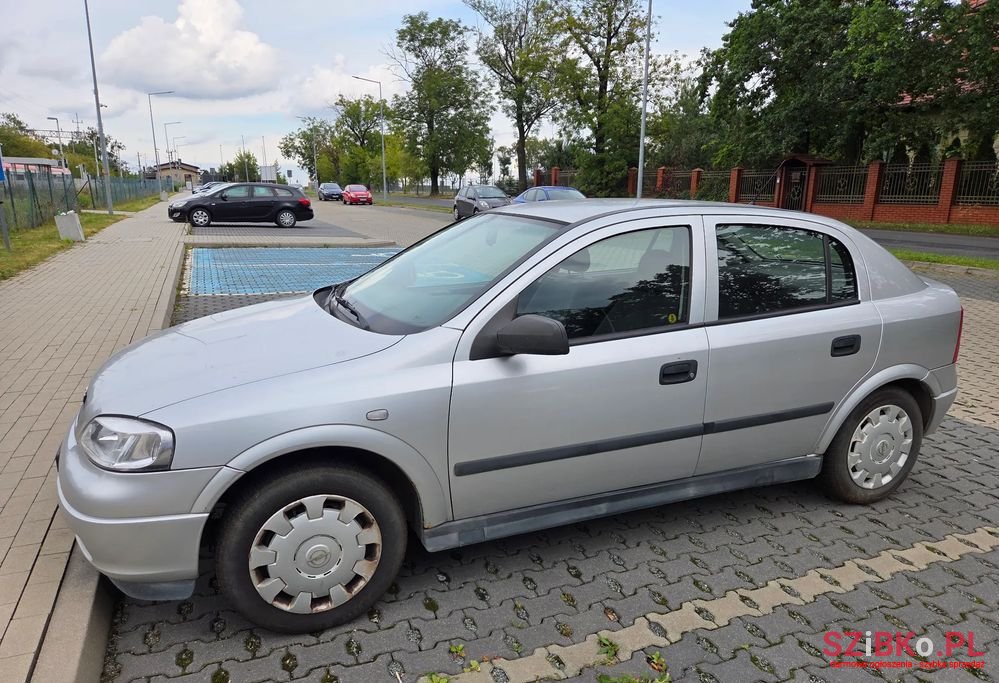 2005' Opel Astra photo #1