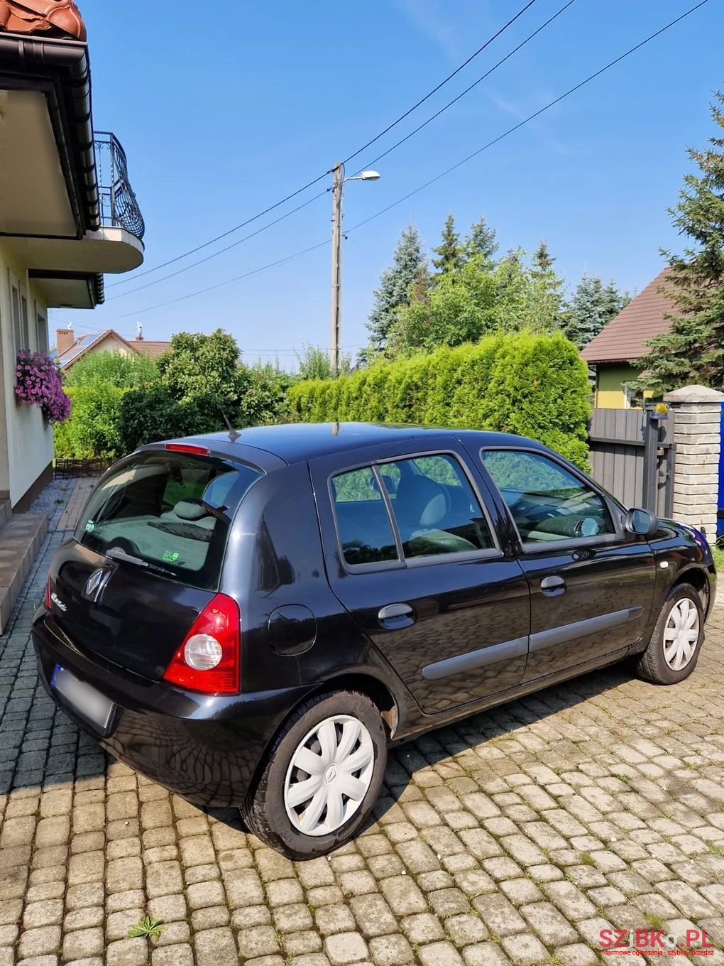 2009' Renault Clio photo #5