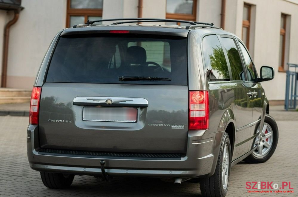 2011' Chrysler Grand Voyager photo #3