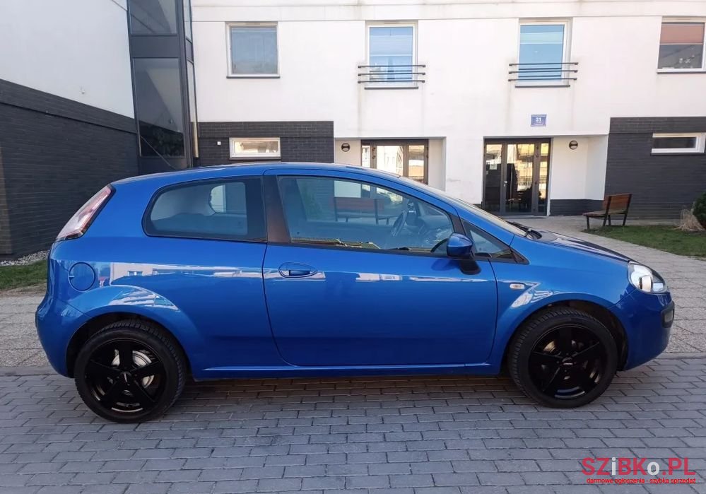 2012' Fiat Punto Evo photo #4