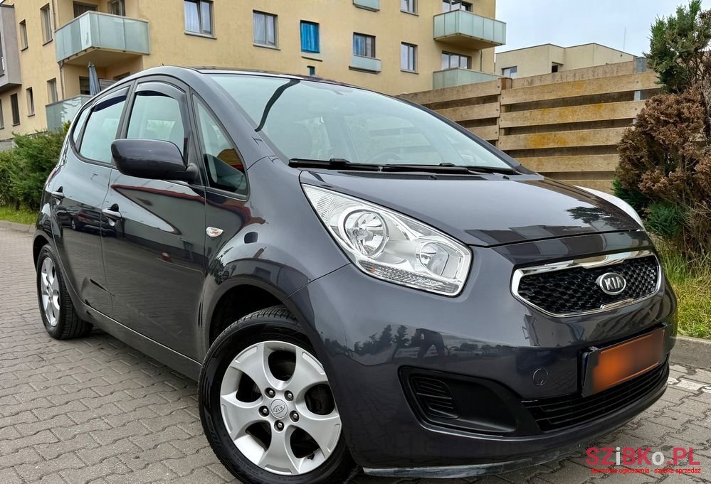 2011' Kia Venga 1.6 L photo #1