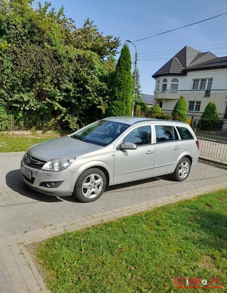 2008' Opel Astra photo #1