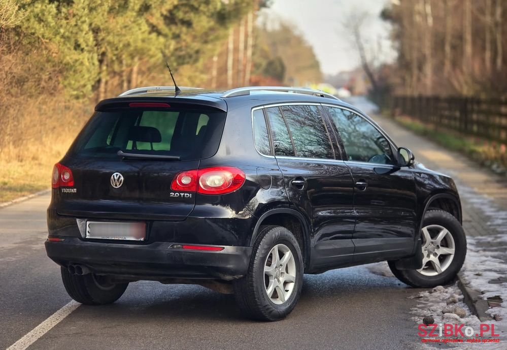 2010' Volkswagen Tiguan photo #3