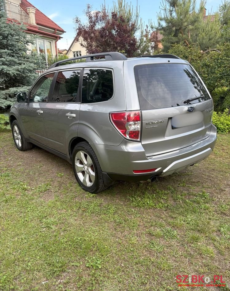 2011' Subaru Forester photo #5