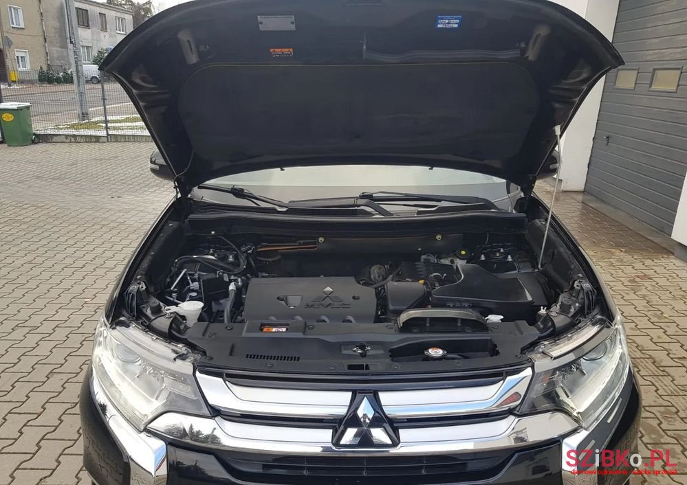 2017' Mitsubishi Outlander photo #5